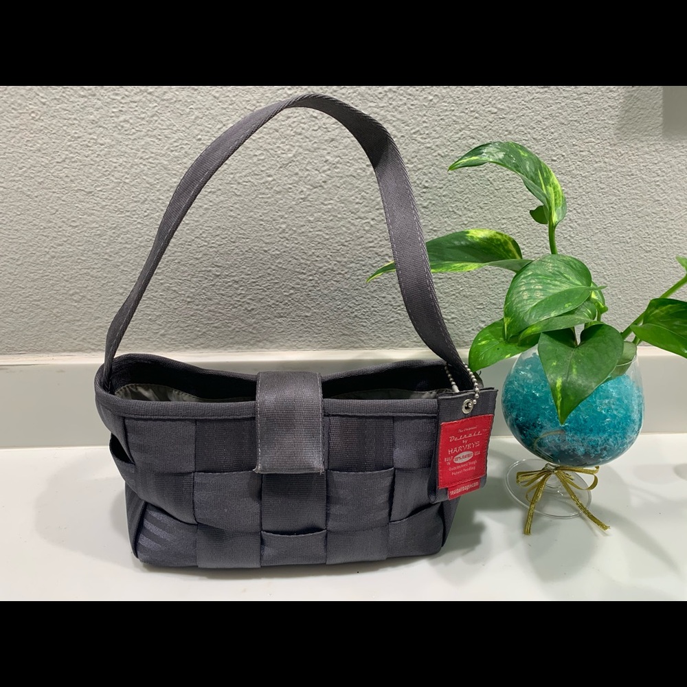 Authentic Harvey’s Seatbelt Bag
